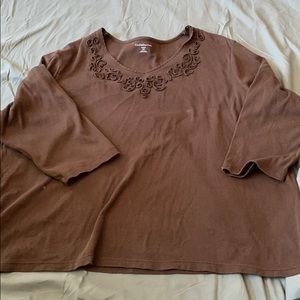 Brown shirt with embroidered details at neckline
